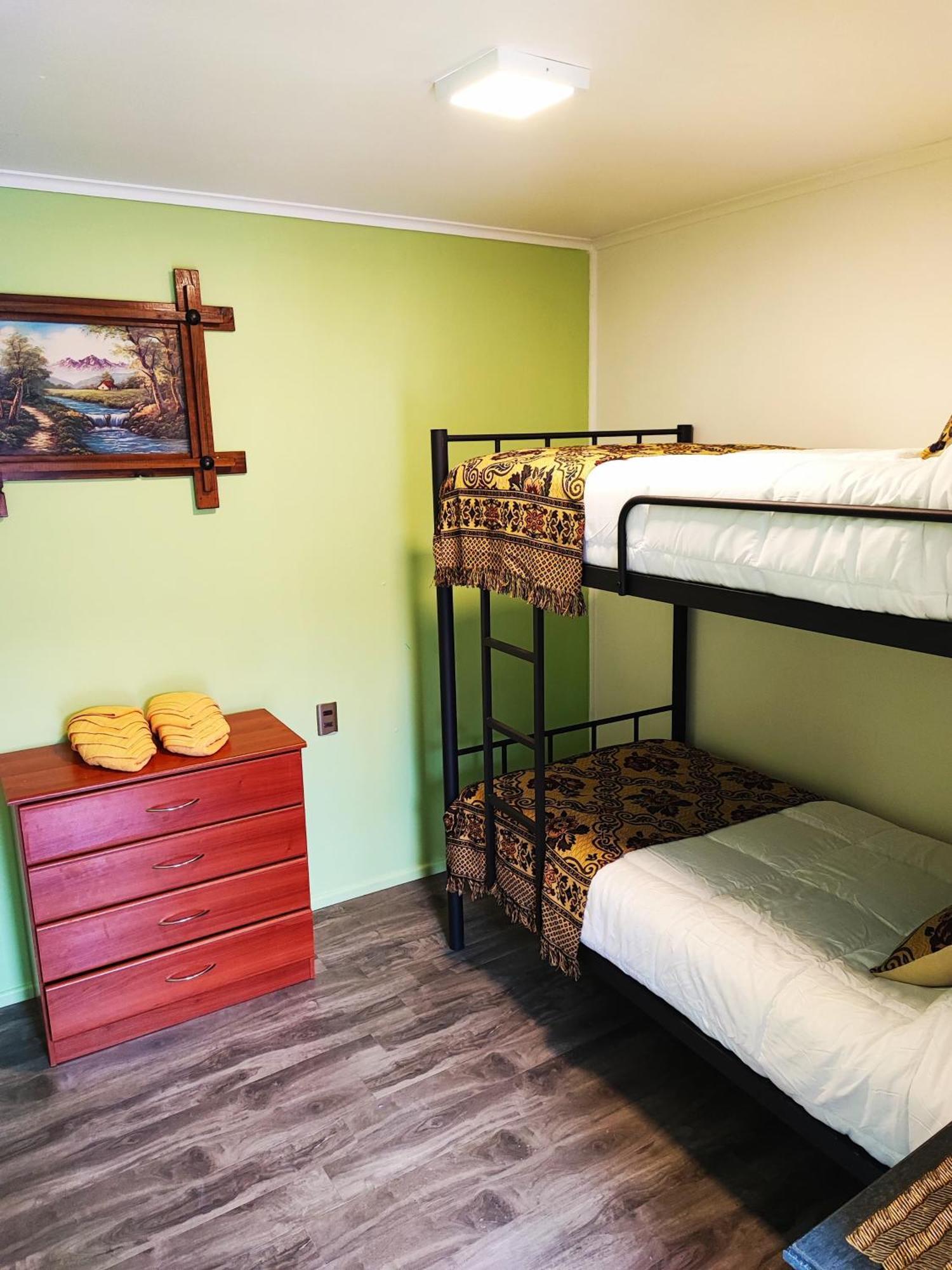 Hostel Kuntur Puerto Natales Dış mekan fotoğraf