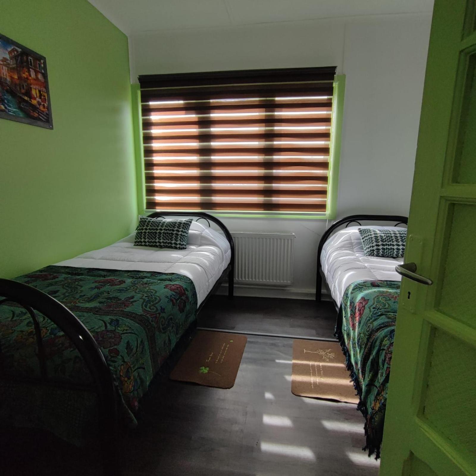 Hostel Kuntur Puerto Natales Dış mekan fotoğraf